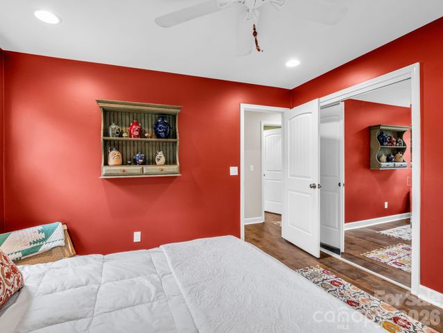 59 Underhill Road, Hendersonville, NC 28792