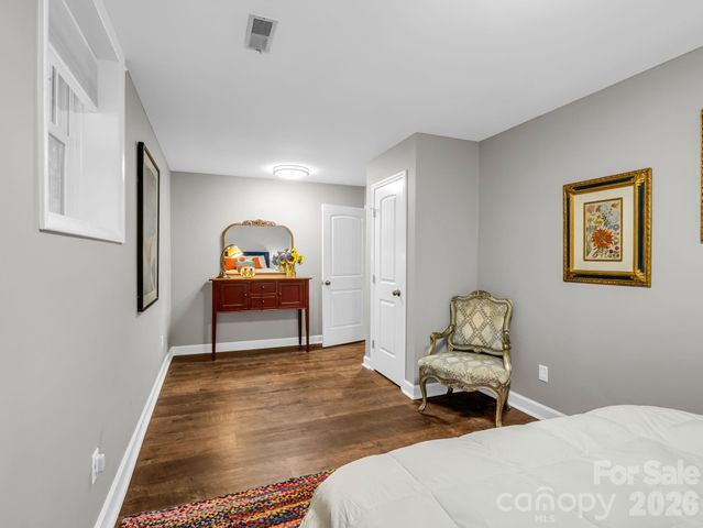 59 Underhill Road, Hendersonville, NC 28792