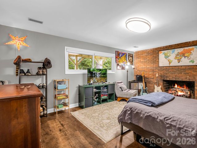 59 Underhill Road, Hendersonville, NC 28792