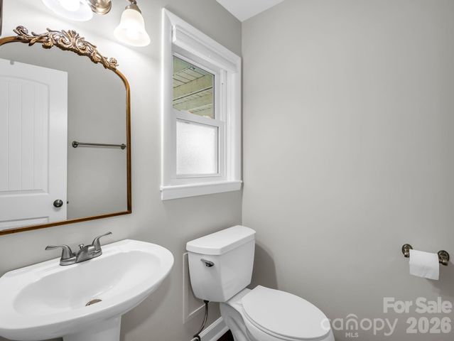 59 Underhill Road, Hendersonville, NC 28792