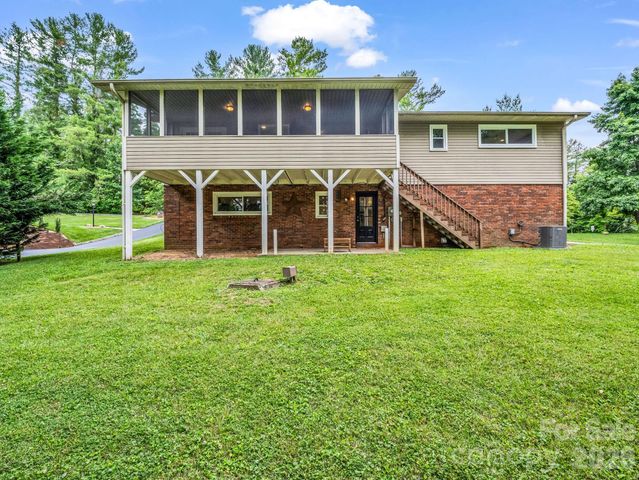 59 Underhill Road, Hendersonville, NC 28792