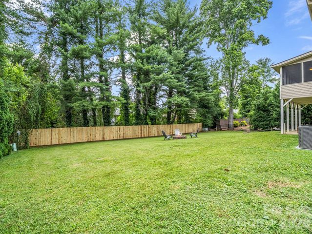 59 Underhill Road, Hendersonville, NC 28792