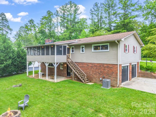 59 Underhill Road, Hendersonville, NC 28792