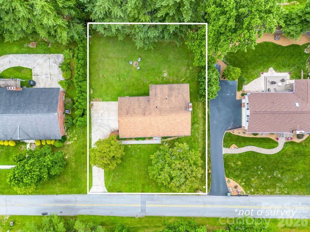 59 Underhill Road, Hendersonville, NC 28792