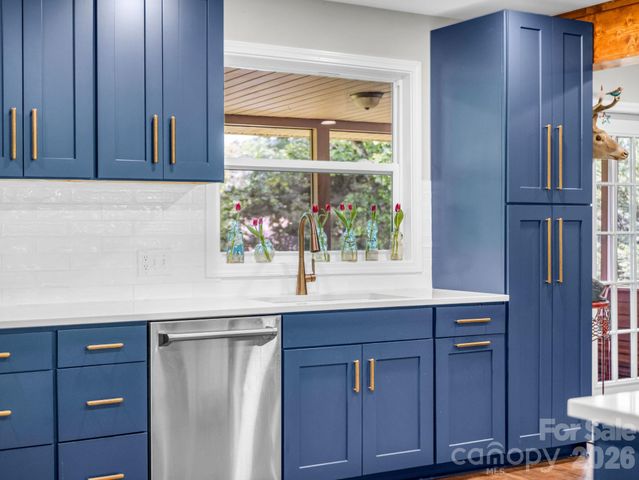 59 Underhill Road, Hendersonville, NC 28792