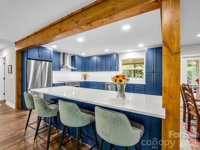 59 Underhill Road, Hendersonville, NC 28792
