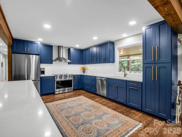 59 Underhill Road, Hendersonville, NC 28792