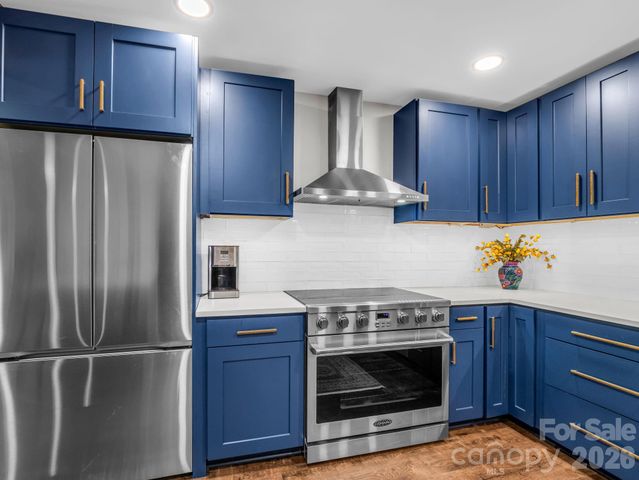 59 Underhill Road, Hendersonville, NC 28792