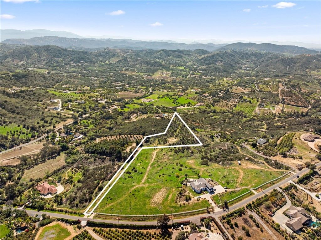 Image 13 of property listing at 2 Las Palmeras, Temecula, CA 92590