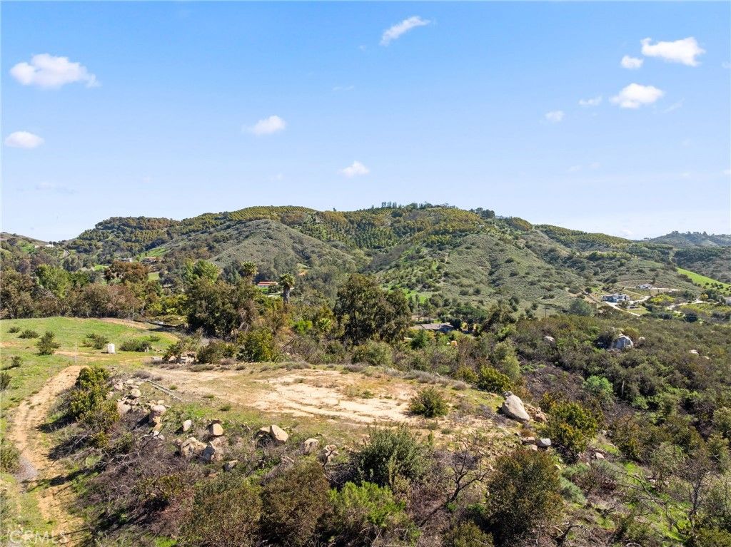Image 2 of property listing at 2 Las Palmeras, Temecula, CA 92590