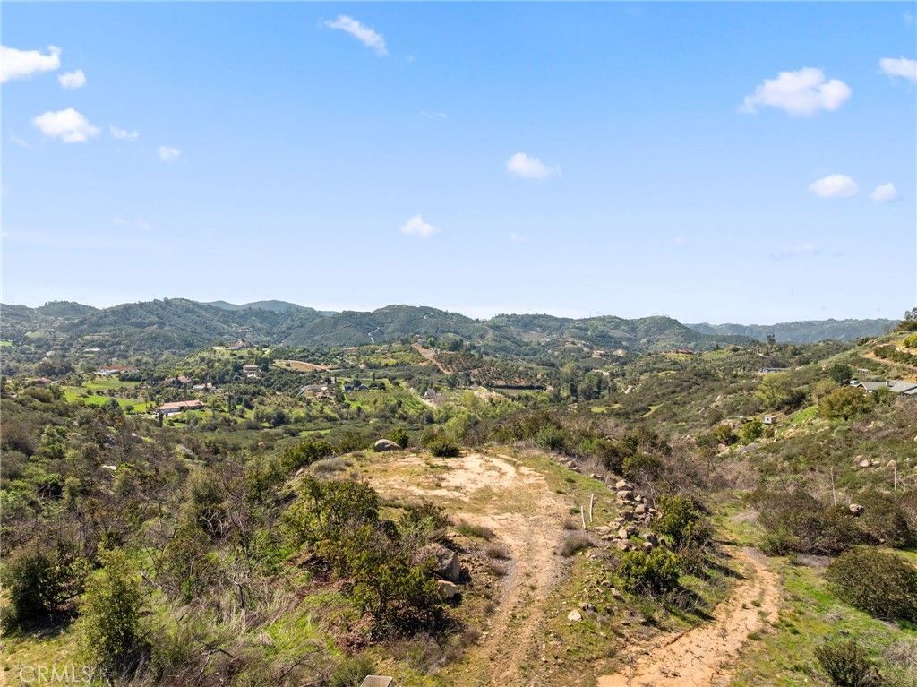 Image 6 of property listing at 2 Las Palmeras, Temecula, CA 92590
