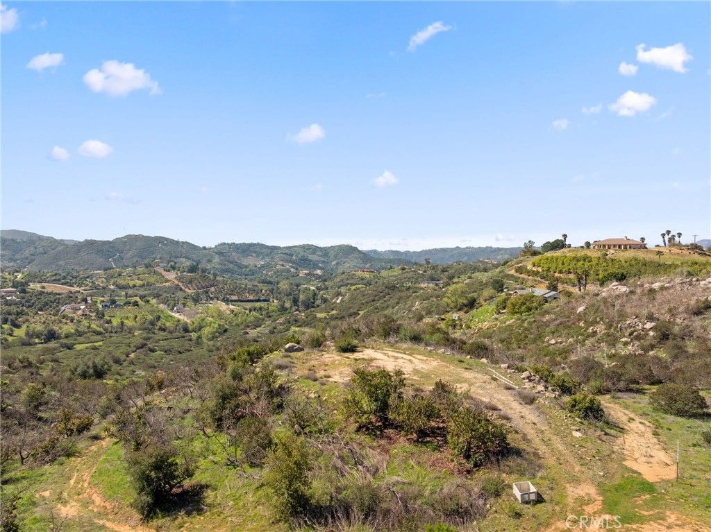 Image 7 of property listing at 2 Las Palmeras, Temecula, CA 92590