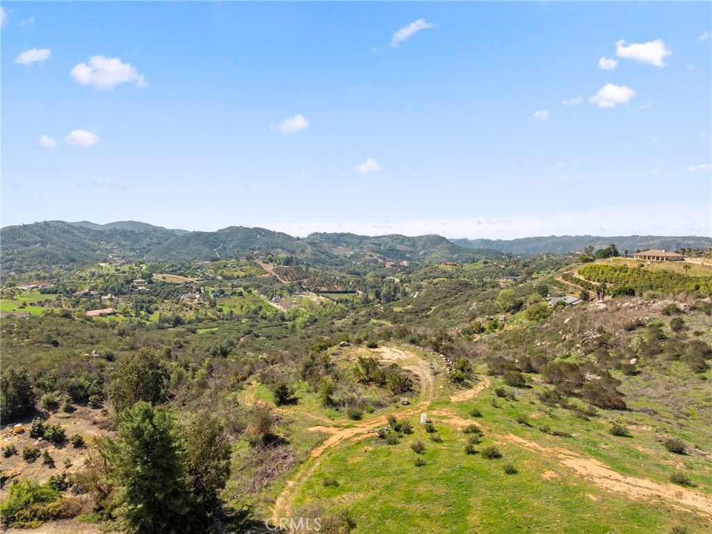Image 8 of property listing at 2 Las Palmeras, Temecula, CA 92590