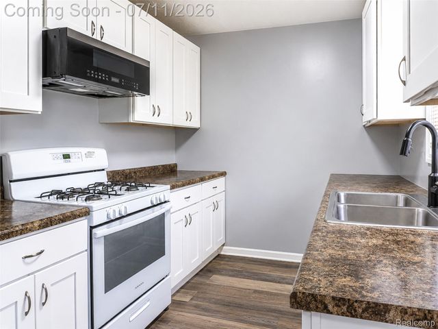 3120 La Salle Drive, Ann Arbor, MI 48108