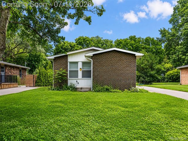 3120 La Salle Drive, Ann Arbor, MI 48108