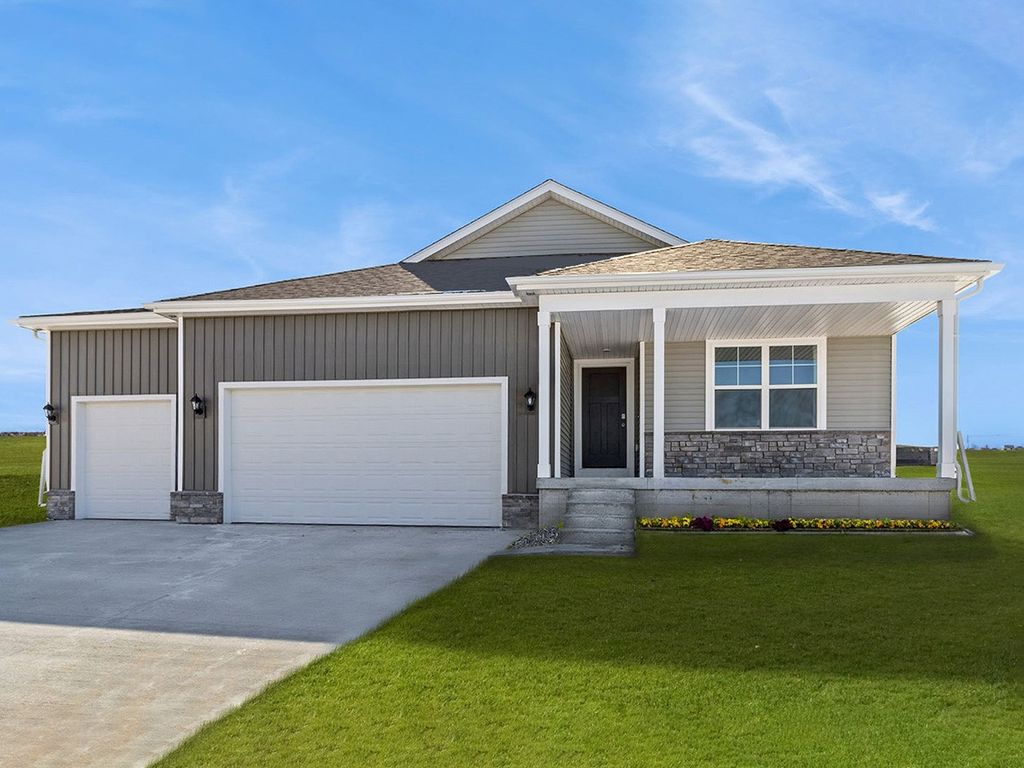 3005 Sweetwater Drive, Des Moines, IA 50320