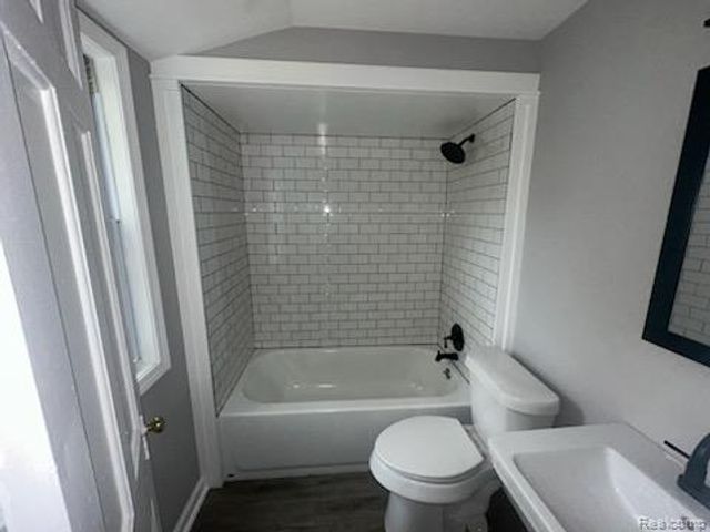 8897 Hartwell Street, Detroit, MI 48228