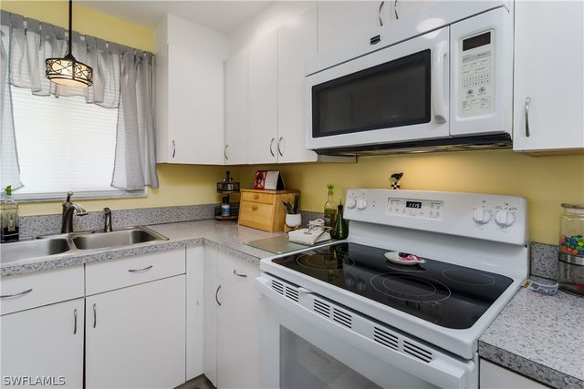 1010 Manatee RD B304, Naples, FL 34114