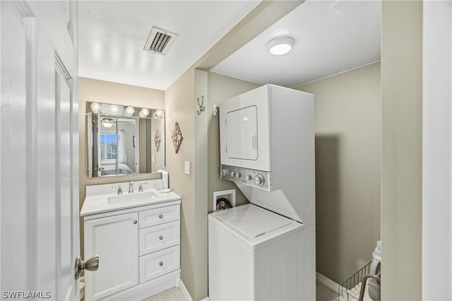 1010 Manatee RD B304, Naples, FL 34114