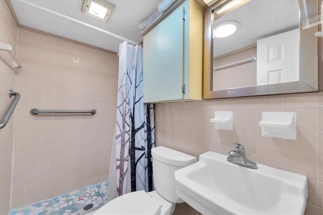 1824 CHATEAU DRIVE W, Clearwater, FL 33756