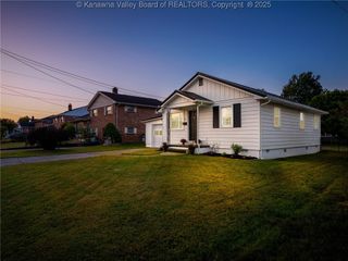 1911 Lincoln Avenue, St Albans, WV 25177