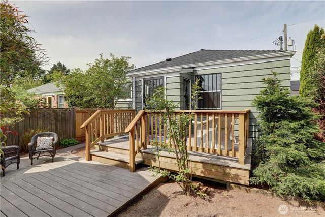 7504 27th Avenue NW, Seattle, WA 98117