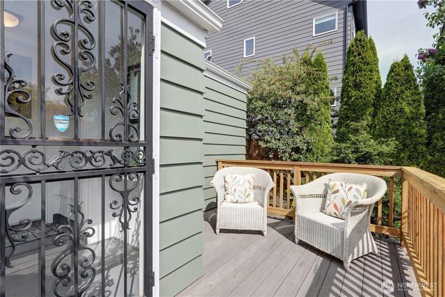 7504 27th Avenue NW, Seattle, WA 98117