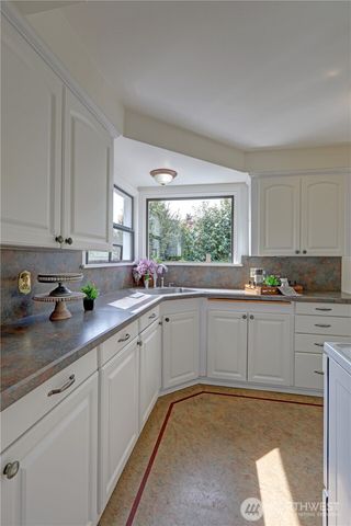 7504 27th Avenue NW, Seattle, WA 98117