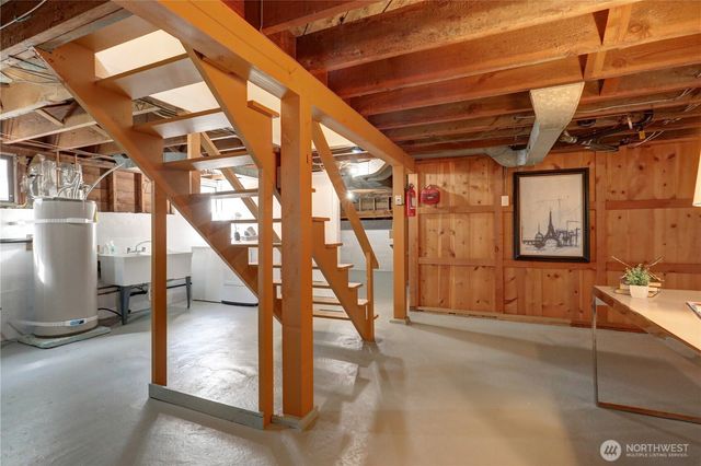7504 27th Avenue NW, Seattle, WA 98117