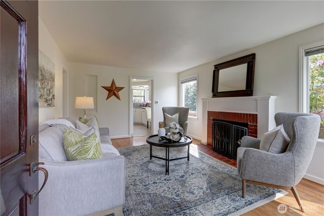7504 27th Avenue NW, Seattle, WA 98117