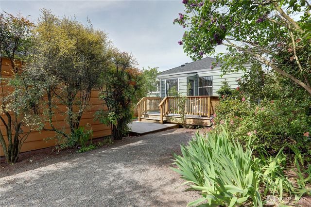 7504 27th Avenue NW, Seattle, WA 98117