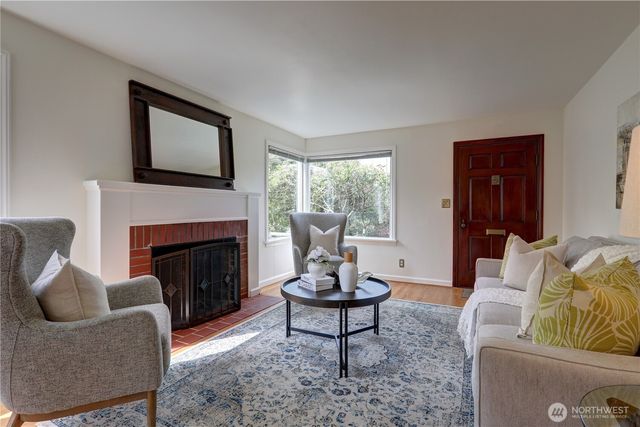 7504 27th Avenue NW, Seattle, WA 98117