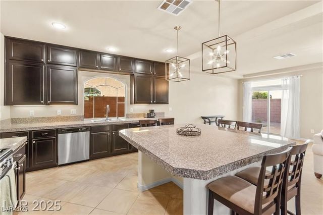 9696 Grayson Hills Street, Las Vegas, NV 89139