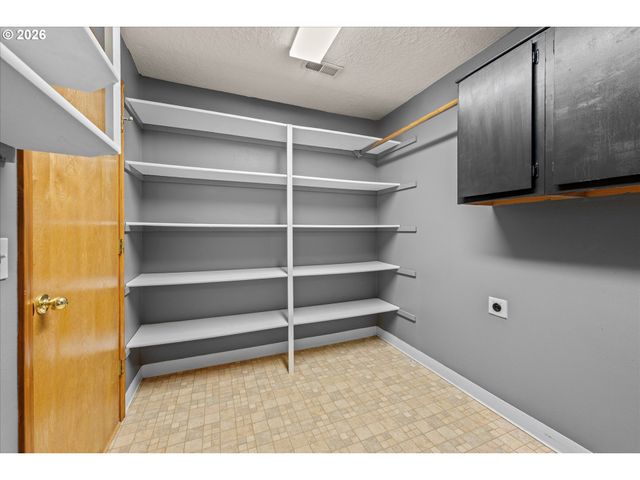 1722 Sw HARTLEY Ave, Gresham, OR 97080