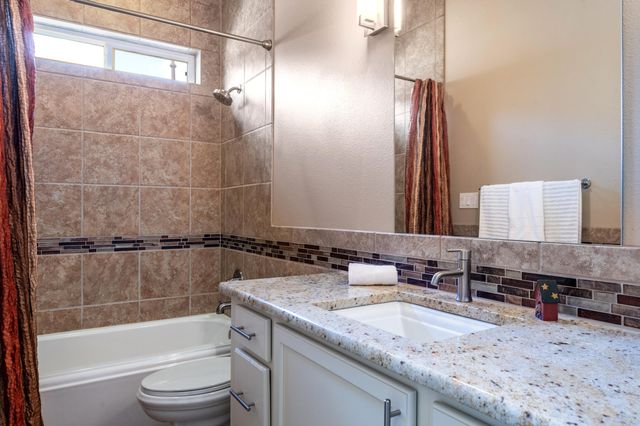 910 Jubilee Boulevard SW, Los Lunas, NM 87031