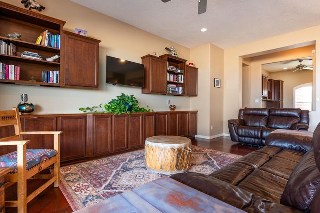 910 Jubilee Boulevard SW, Los Lunas, NM 87031