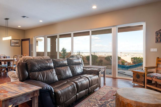 910 Jubilee Boulevard SW, Los Lunas, NM 87031