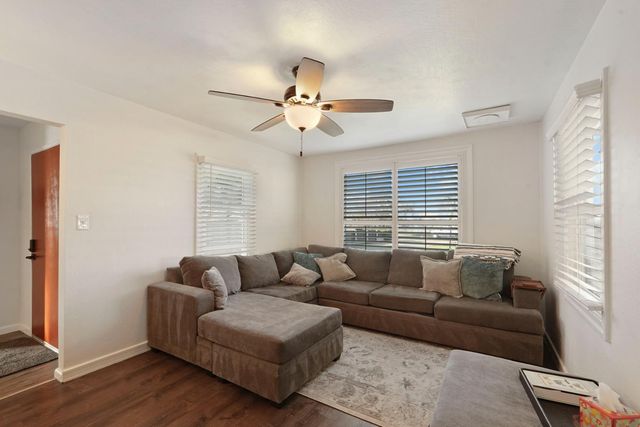 3512 Riverside Dr, Riverbank, CA 95367