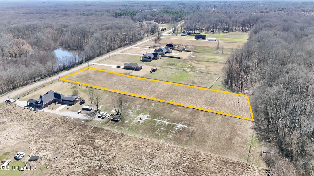 Deer Creek, Byhalia, MS 38611 — exterior