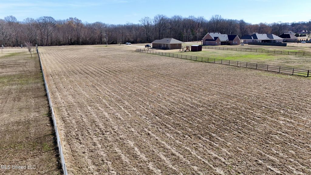 Deer Creek, Byhalia, MS 38611 — photo 2
