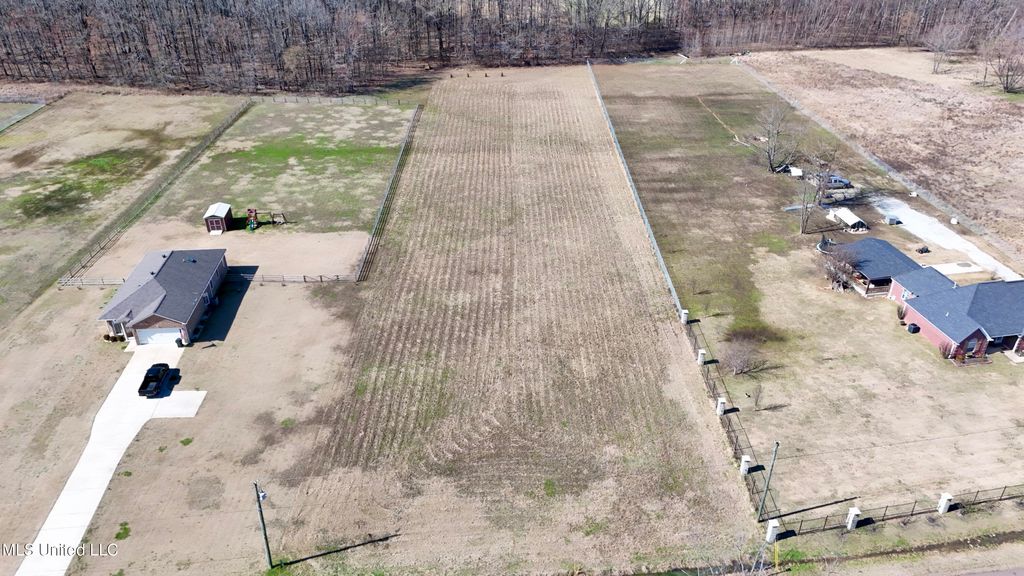 Deer Creek, Byhalia, MS 38611 — photo 3