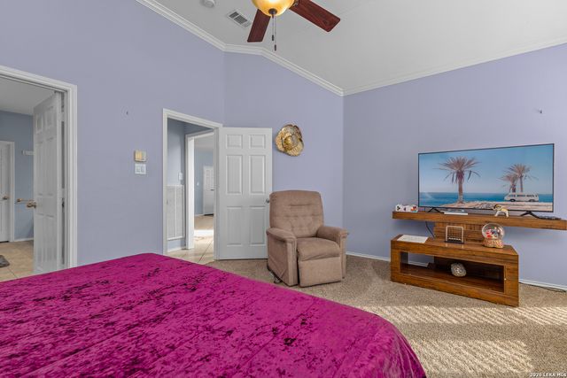 718 Wildgrove Ln, San Antonio, TX 78258