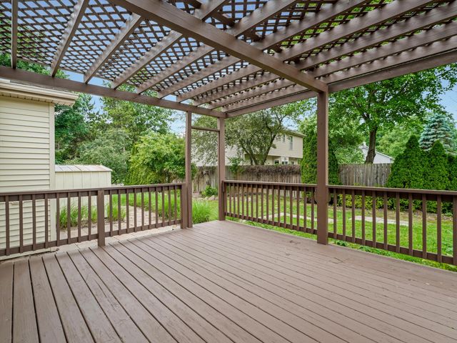 3941 Loch Drive, Highland Twp, MI 48357