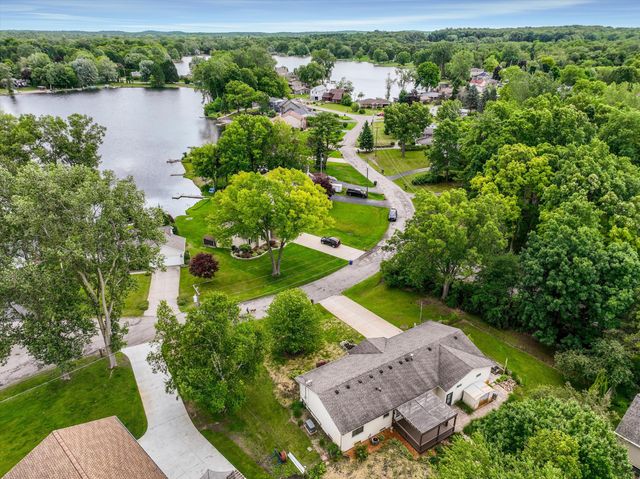3941 Loch Drive, Highland Twp, MI 48357