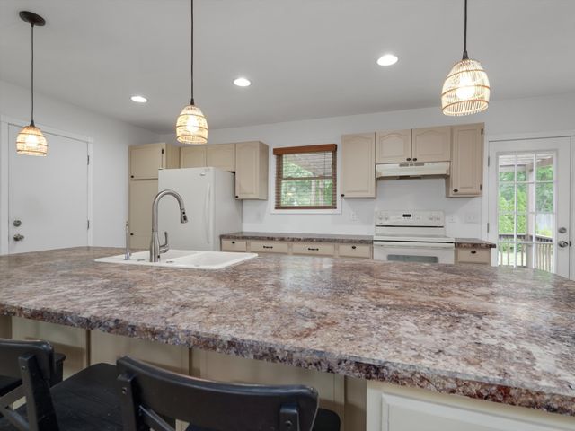 3941 Loch Drive, Highland Twp, MI 48357