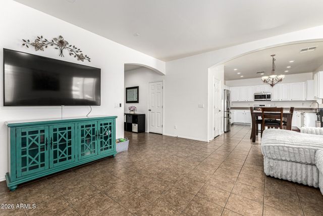 28384 N DESERT NATIVE Street, San Tan Valley, AZ 85143