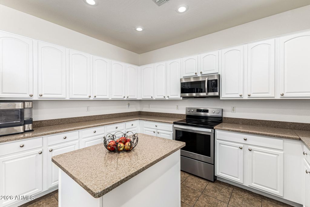 28384 N DESERT NATIVE Street, San Tan Valley, AZ 85143 — photo 3