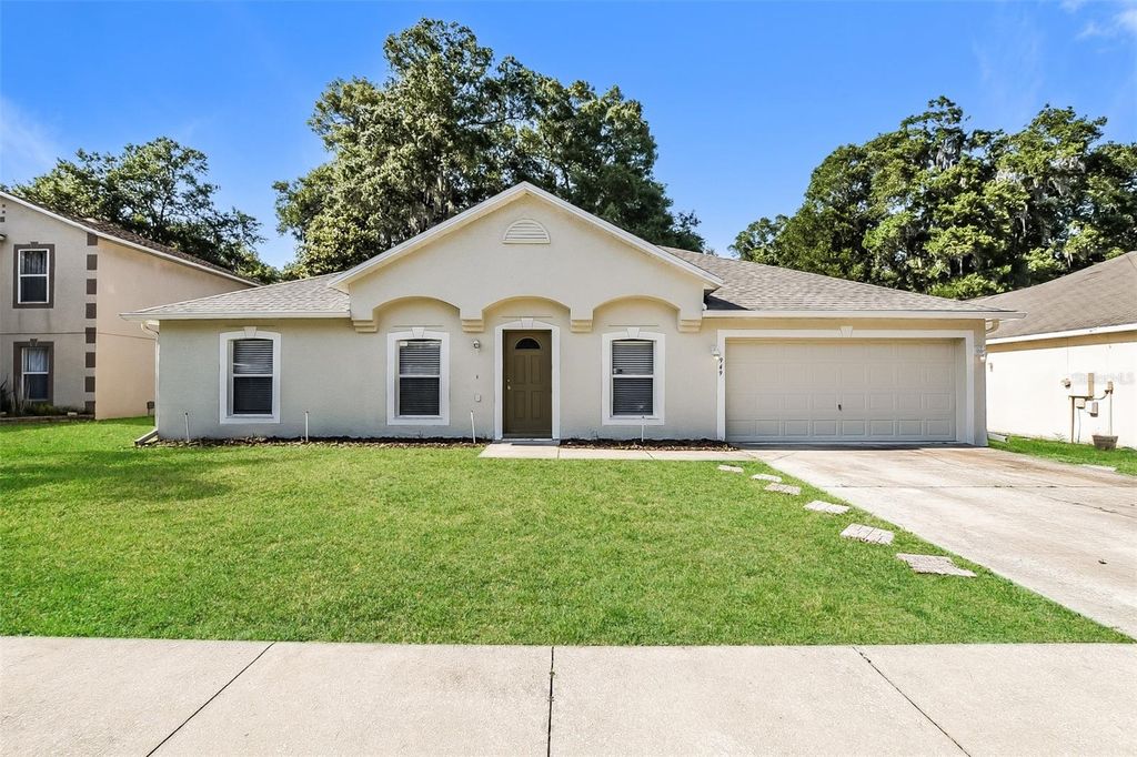 949 CASCADES PARK TRAIL, Deland, FL 32720