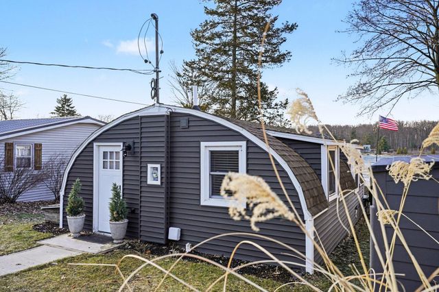 642 Swains Lake Drive, Pulaski Twp, MI 49237