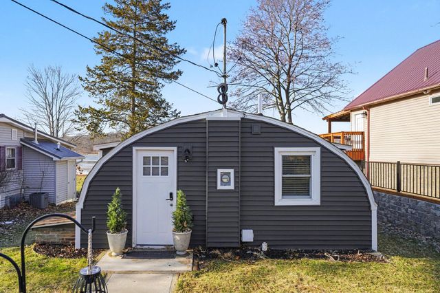 642 Swains Lake Drive, Pulaski Twp, MI 49237